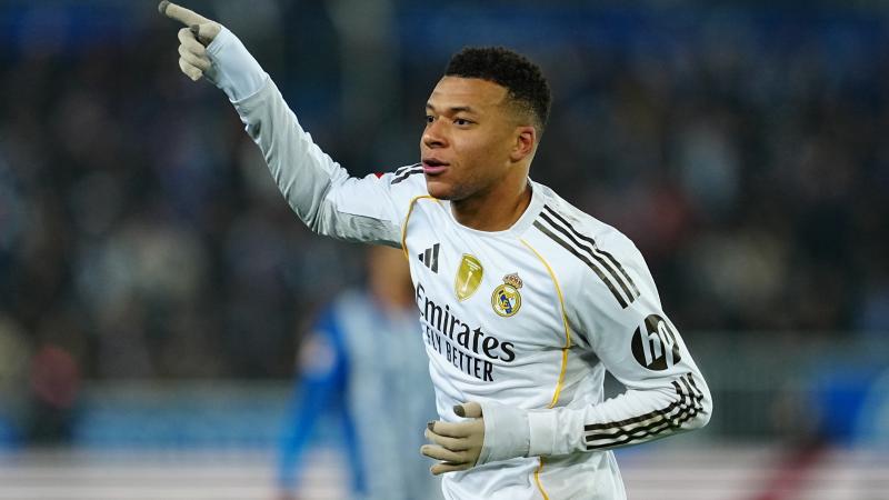 巴萨梅西进球助球队领先皇家社会（梅西破门，巴萨领先皇家社会）