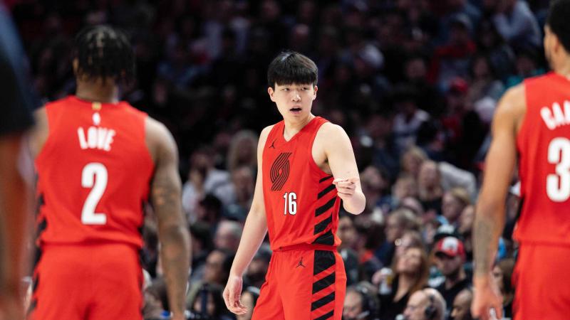 热那亚2-1萨索洛，厄斯蒂高破门，马利诺夫斯基建功（厄斯蒂高、马利诺夫斯基相继进球，热那亚2-1击败萨索洛）