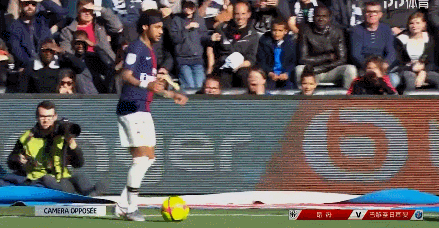 34岁306天，马赫雷斯成为非洲杯历史上最年长双响破门的球员（34岁306天，马赫雷斯创非洲杯最年长梅开二度纪录）