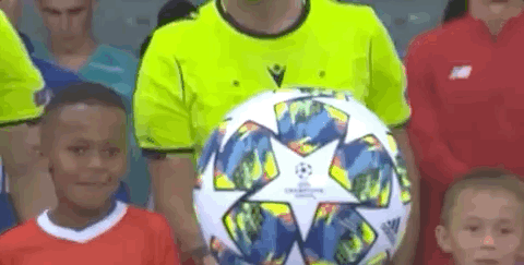 肚子略大，球迷质疑姆伯莫身体状态，随后阿莫林给予后者支持