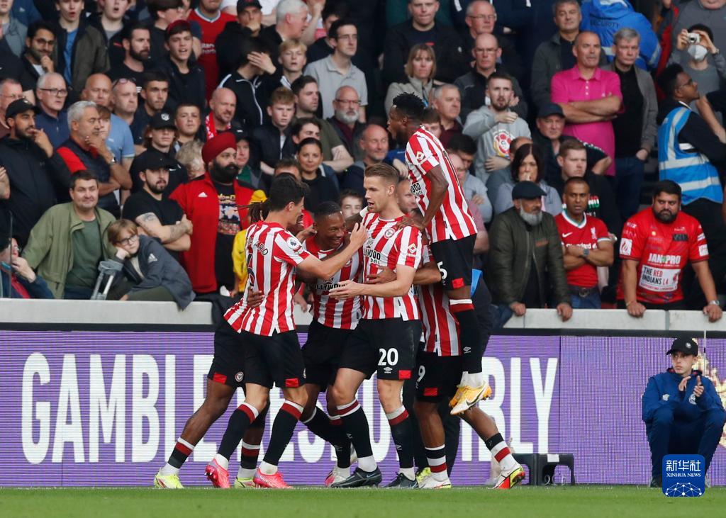 西甲裁判报告：皇马3人被罚下，卡雷拉斯、卡瓦哈尔怒斥裁判（西甲判罚纪要：皇马三将被逐，卡雷拉斯与卡瓦哈尔怒怼主裁）