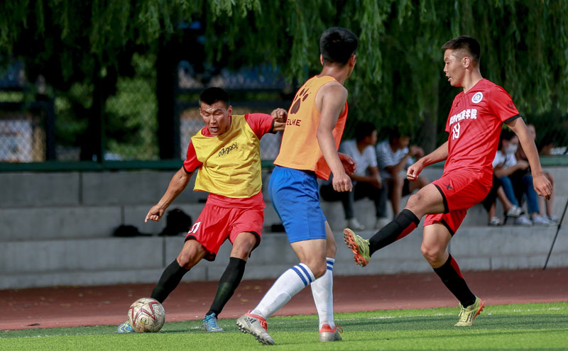 CBA俱乐部杯广厦击败天津 塔克飞身暴扣（CBA俱乐部杯：广厦力克天津 塔克上演飞身暴扣）