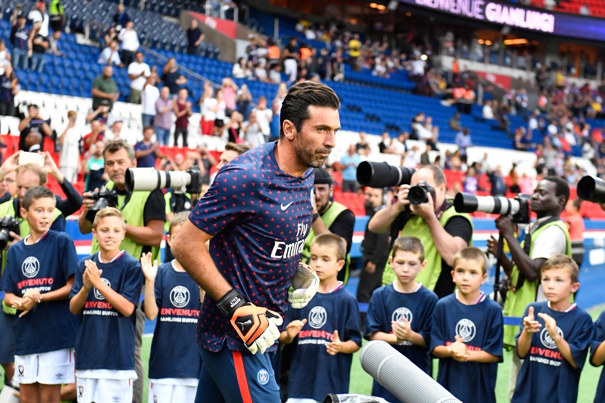 阿斯：皇马和A22起诉欧足联，要其赔偿45亿欧并批准欧超运营（阿斯报：皇马携A22起诉欧足联，索赔45亿欧并要求放行欧超）