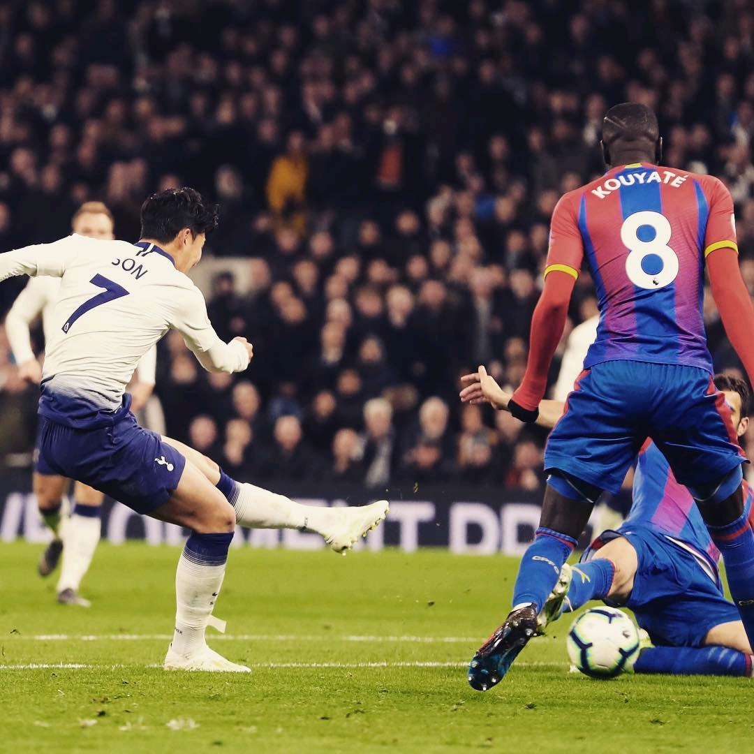 葡媒批评C罗：C罗应该为他的行为道歉，并对此感到羞愧（葡媒指责C罗：应为失当行为道歉并深感羞愧）